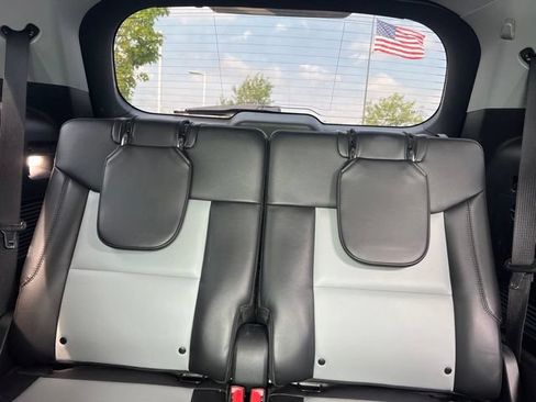 Used 2022 Ford Explorer XLT w/ Equipment Group 202A AWD/4WD image 32