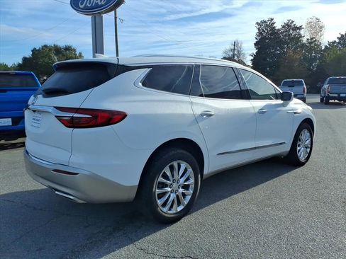 Used 2021 Buick Enclave Essence image 2