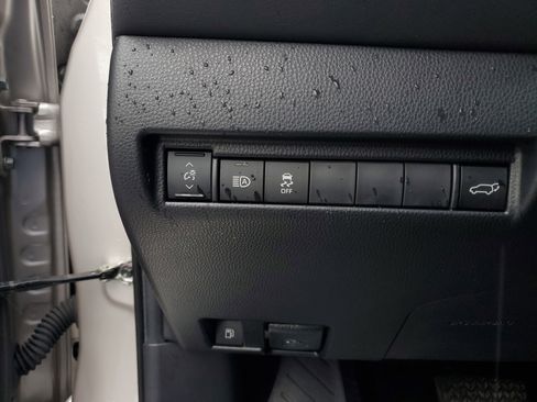 Certified 2023 Toyota Venza XLE image 26