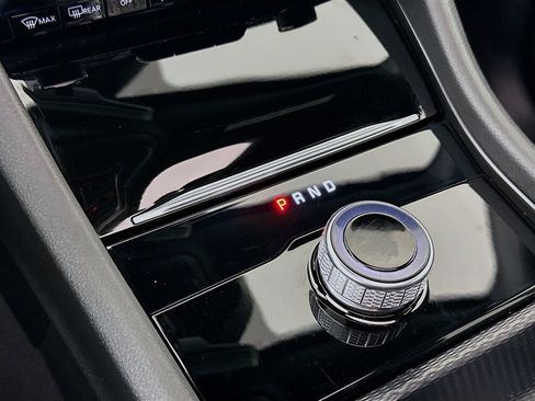 Used 2025 Jeep Grand Cherokee Altitude image 17