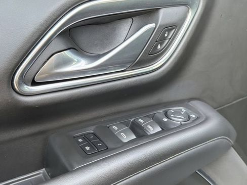 Used 2022 Chevrolet Suburban Z71 image 27