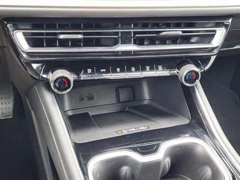 Used 2024 Chevrolet Traverse LT image 14