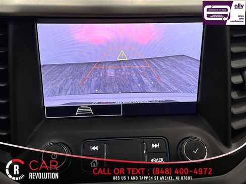 Used 2023 GMC Acadia SLE w/ Driver Convenience Package FWD image 22