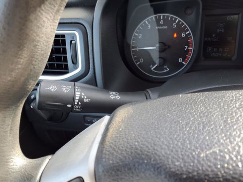 Used 2017 Nissan Titan S image 12