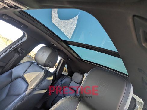 Used 2021 Porsche Macan w/ Premium Package Plus AWD/4WD image 30