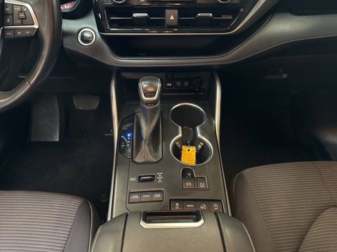 Used 2021 Toyota Highlander LE image 20