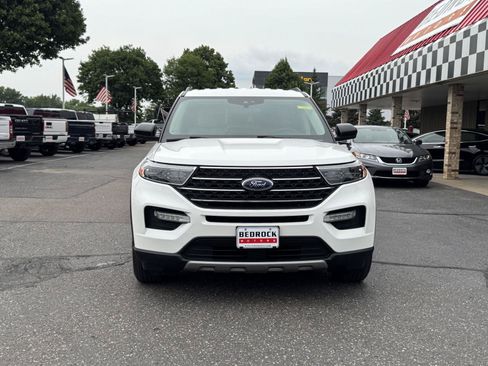 Used 2021 Ford Explorer XLT w/ Equipment Group 202A AWD/4WD image 2