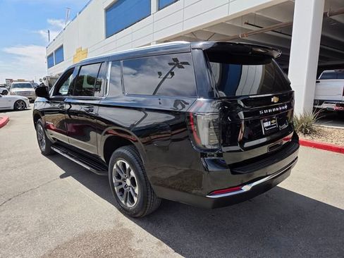 Certified 2025 Chevrolet Suburban LT w/ Comfort Package image 4
