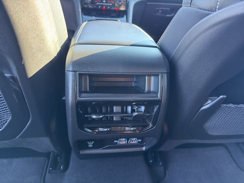 Used 2024 Jeep Grand Cherokee Altitude AWD/4WD image 31