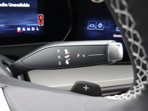 Used 2025 Chevrolet Traverse LT w/ Sun and Wheel Package image 8