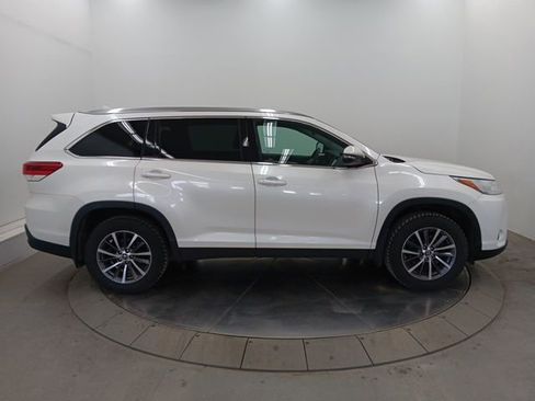 Used 2019 Toyota Highlander XLE image 44