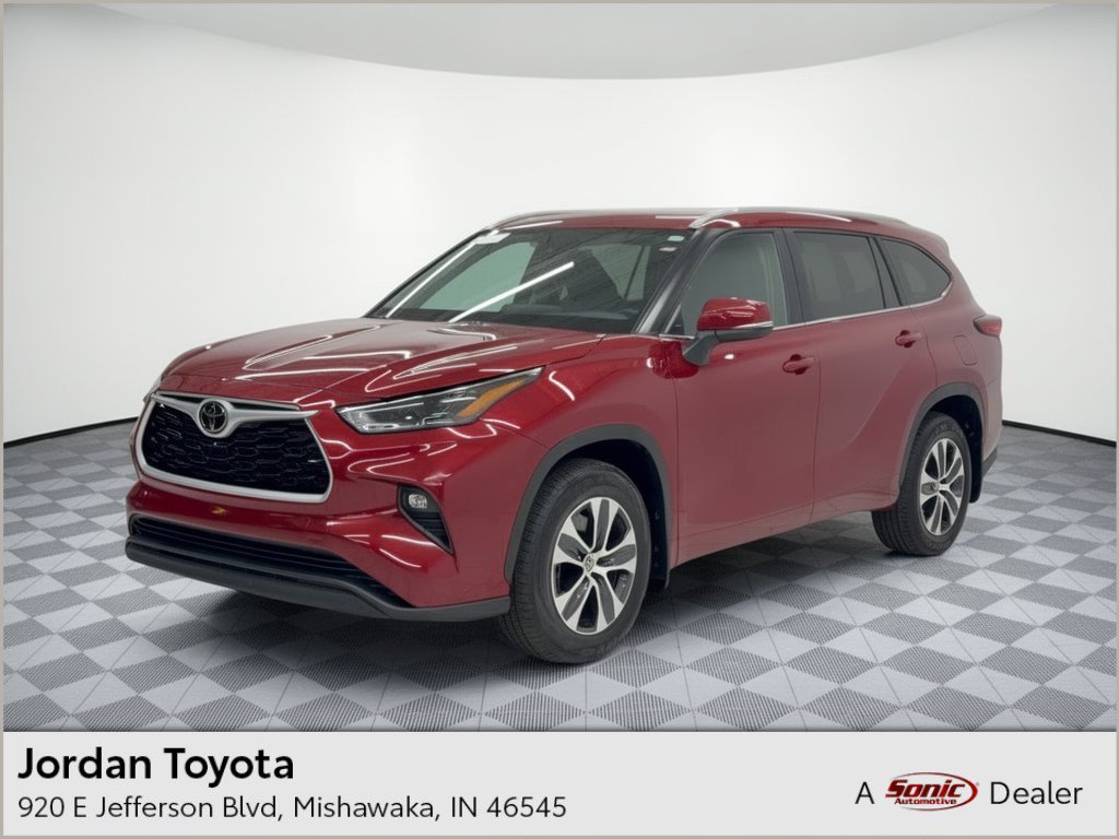 Used 2023 Toyota Highlander XLE AWD/4WD image 1