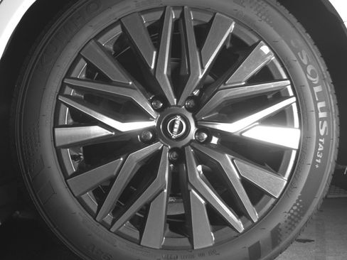 Used 2025 Nissan Altima 2.5 SV FWD image 14
