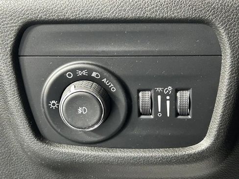 Used 2023 Jeep Grand Cherokee Limited AWD/4WD image 32