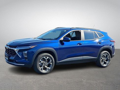 Used 2024 Chevrolet Trax LT w/ Driver Confidence Package image 3