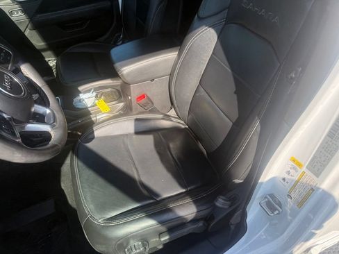 Certified 2019 Jeep Wrangler Unlimited Sahara AWD/4WD image 19