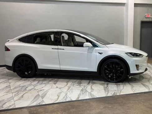 Used 2017 Tesla Model X 75D AWD/4WD image 5