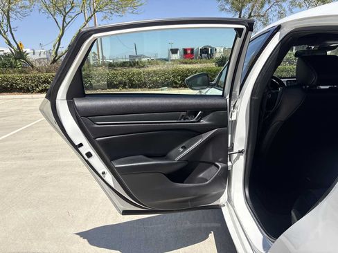 Used 2018 Honda Accord Sport image 11