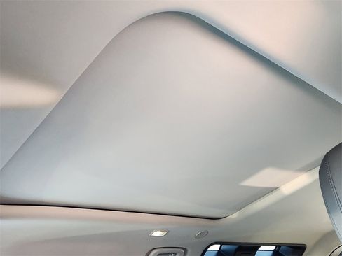 Used 2024 Land Rover Defender 110 S image 16