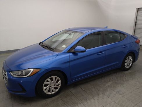 Used 2017 Hyundai Elantra SE FWD image 2
