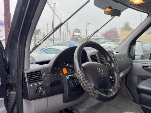 Used 2016 Mercedes-Benz Sprinter 2500 image 5