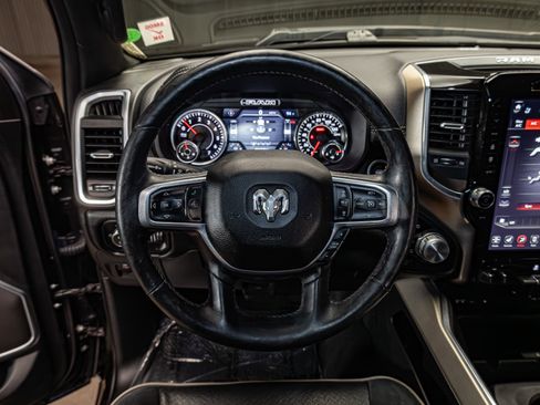 Used 2019 RAM 1500 Laramie AWD/4WD image 13