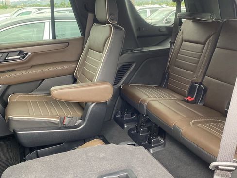 Used 2025 GMC Yukon Denali Ultimate AWD/4WD image 20