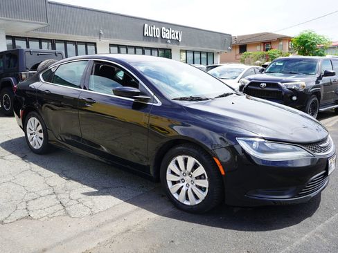 Used 2015 Chrysler 200 LX image 4