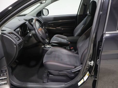 Used 2025 Mitsubishi Outlander Sport AWD image 9