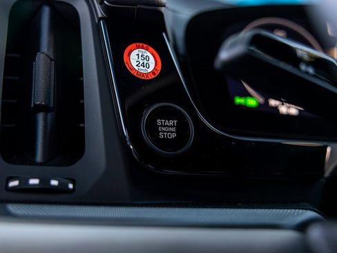 Certified 2025 Porsche Cayenne Coupe image 40