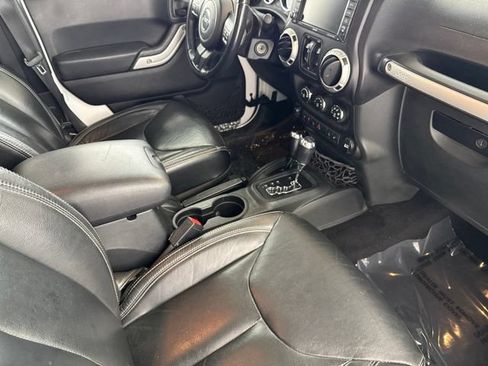 Used 2017 Jeep Wrangler Unlimited Rubicon AWD/4WD image 25