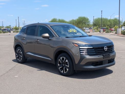 Used 2025 Nissan Kicks SV AWD/4WD image 7