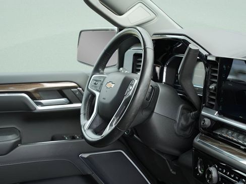 Used 2023 Chevrolet Silverado 1500 LT AWD/4WD image 13
