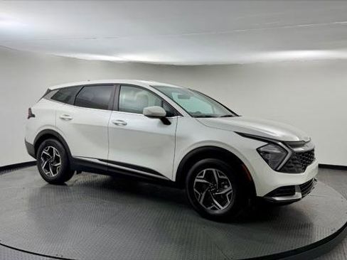 Used 2023 Kia Sportage LX image 11