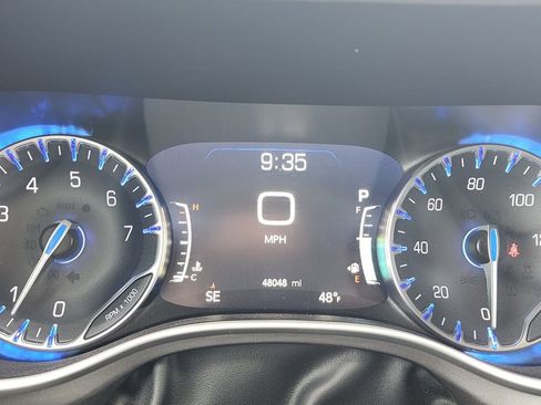 Used 2024 Chrysler Pacifica Touring-L image 25