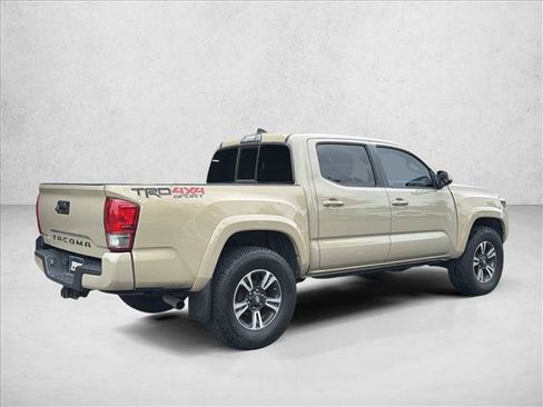 Used 2017 Toyota Tacoma TRD Sport w/ Tow Package (A/T) AWD/4WD image 5