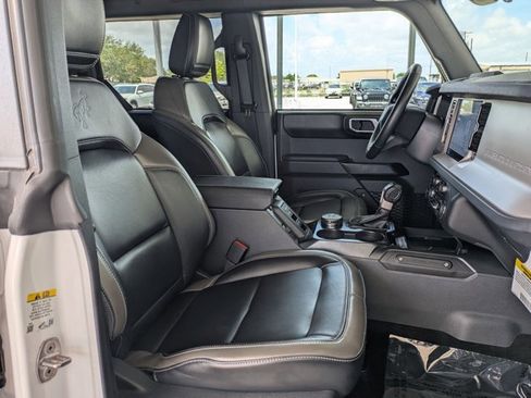 Used 2025 Ford Bronco Outer Banks image 21