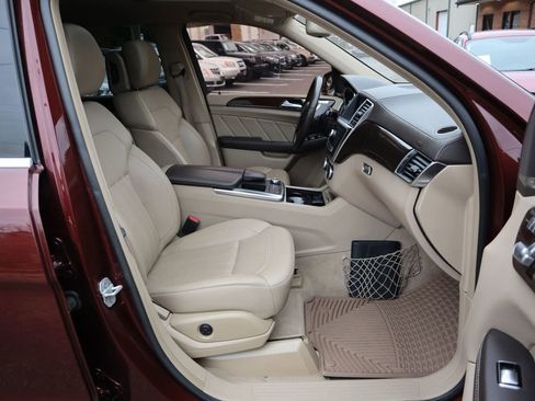 Used 2015 Mercedes-Benz GL 320 BlueTEC 4MATIC w/ Premium I Package image 23