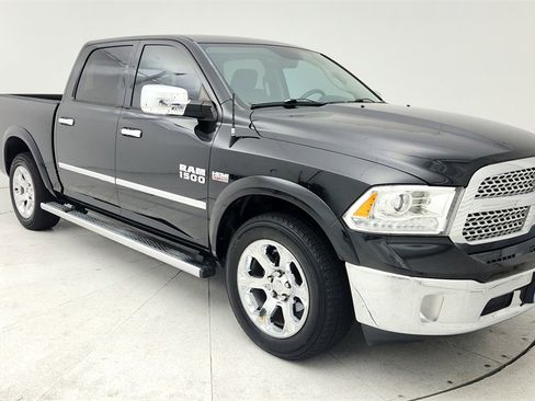 Used 2017 RAM 1500 Laramie w/ Convenience Group image 9