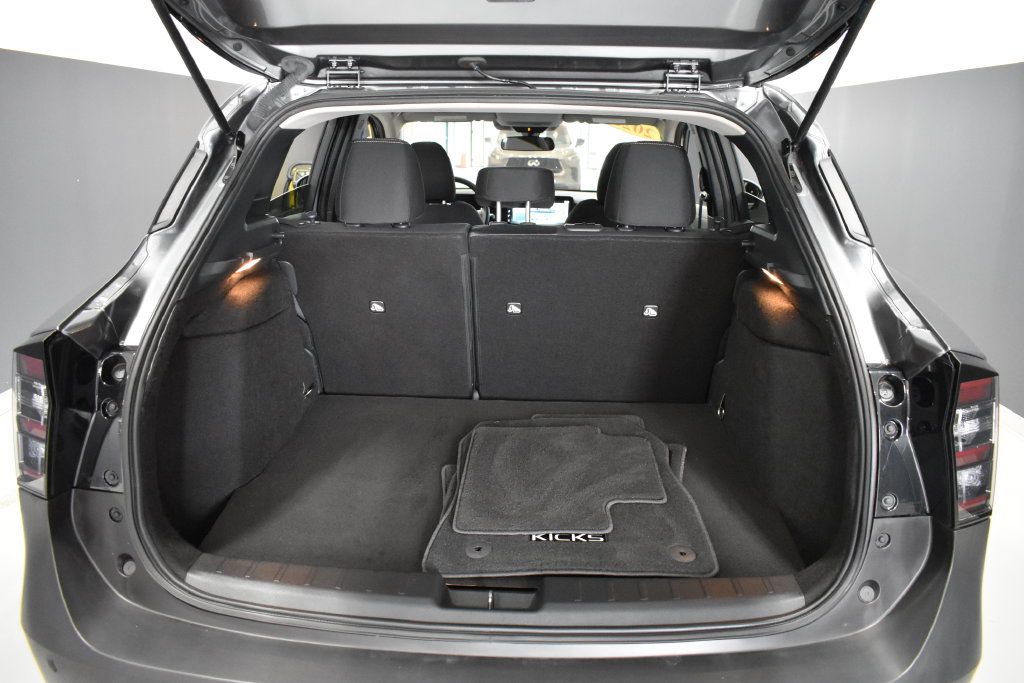 Used 2025 Nissan Kicks SV AWD/4WD image 31