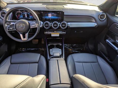Certified 2022 Mercedes-Benz GLB 250 4MATIC image 17