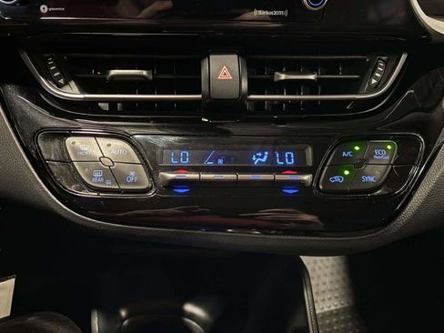 Used 2020 Toyota C-HR LE image 30