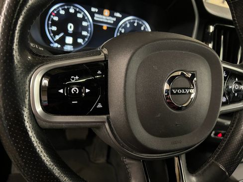 Used 2018 Volvo XC60 T6 Momentum w/ Convenience Package AWD/4WD image 18