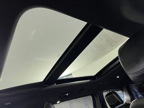 Certified 2025 Chrysler Pacifica Limited FWD image 26