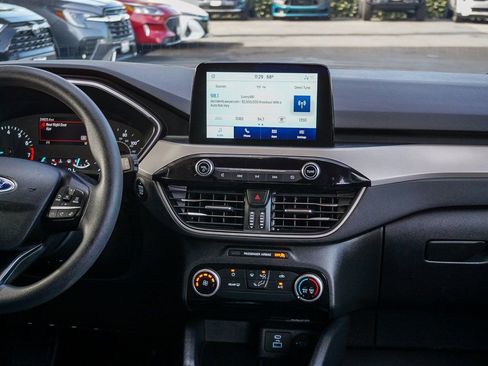 Used 2022 Ford Escape SE image 16