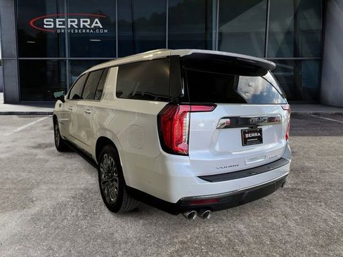 Used 2023 GMC Yukon XL Denali Ultimate AWD/4WD image 2