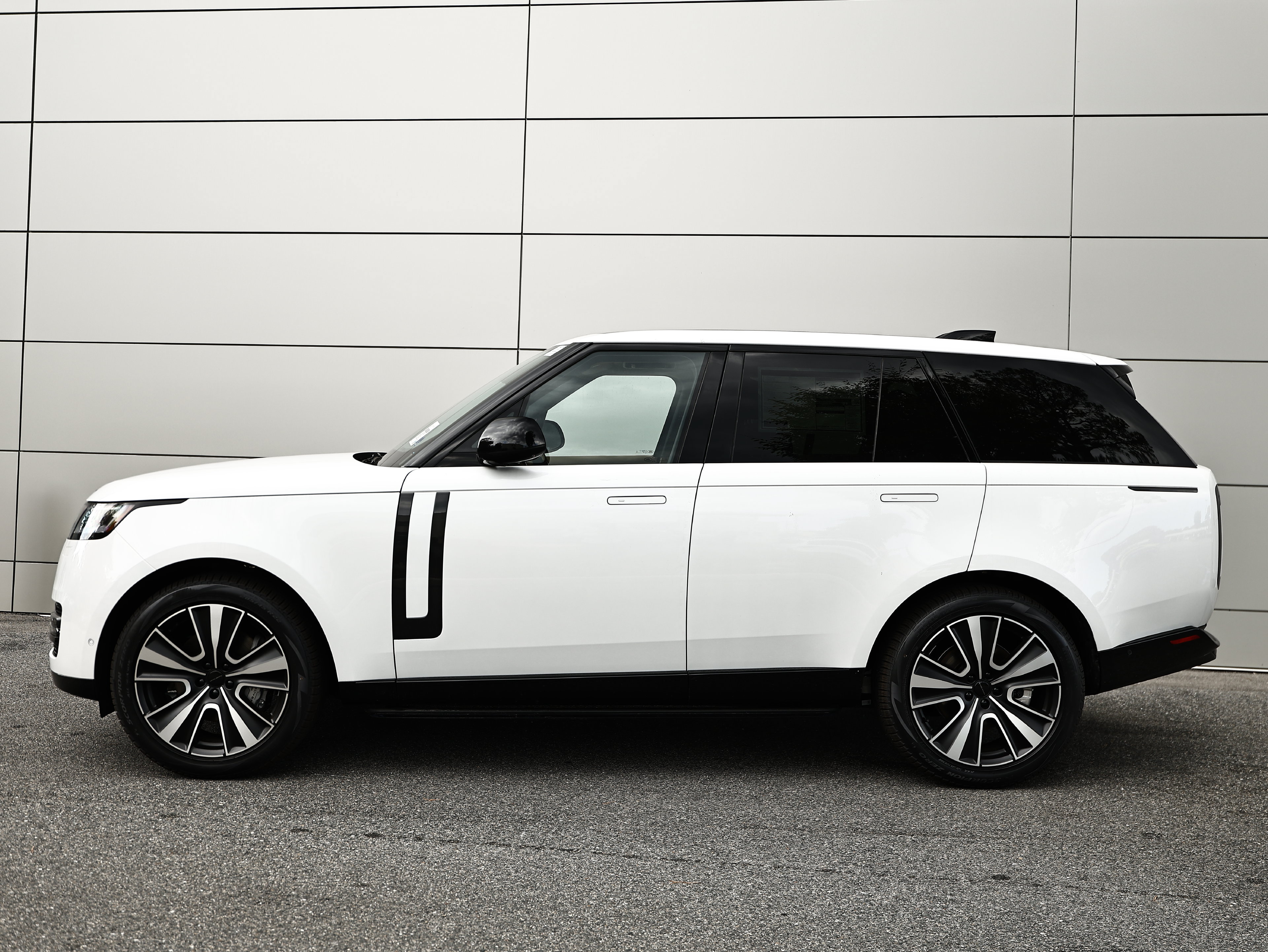 New 2026 Land Rover Range Rover SE AWD/4WD image 5
