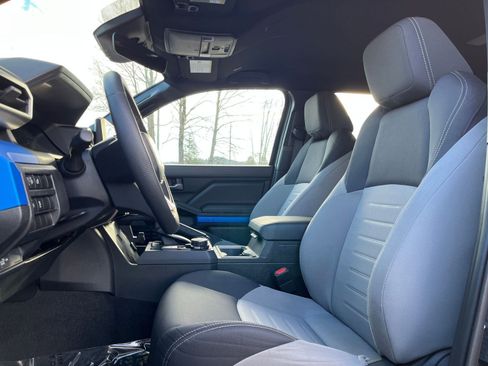 Used 2025 Toyota Tacoma TRD Off-Road image 28