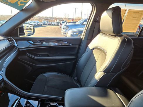 Used 2023 Jeep Grand Cherokee Altitude image 23