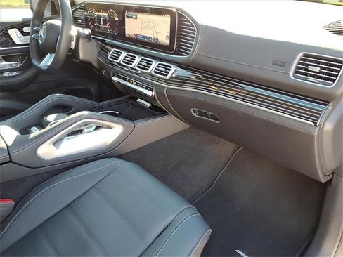Used 2024 Mercedes-Benz GLS 580 4MATIC image 23